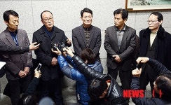 부림사건 재심 청구인 5명 33년 만에 무죄