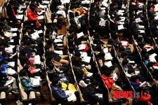 자연과학 공개강연 참석한 청소년들