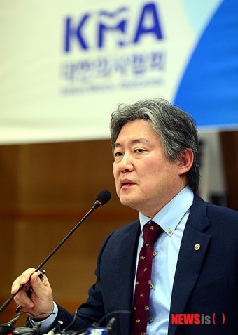 입장 발표하는 노환규 의협 회장