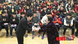 초등학교 졸업하는 74세 할머니
