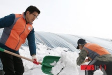 김문수 경기지사 강릉서 구슬땀