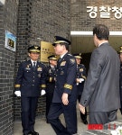 기획단 사무실로 향하는 이성한 경철청장