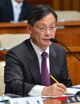 질의 답하는 이상환 후보자