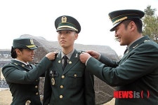 육군부사관학교 임관식…합동 졸업식·부사관 3남매 이색