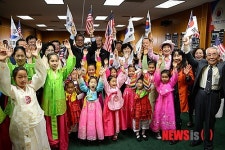 3.1절 만세부르는 참가자들