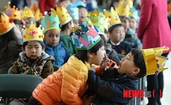 아직 장난이 좋은 나이