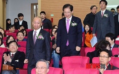 기공식 행사 참석하는 문형포-오제세