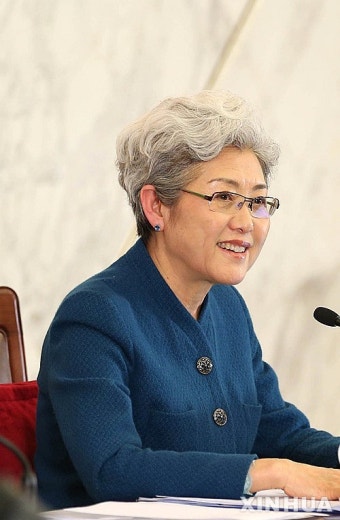 기자회견 중인 중국 전인대 대변인