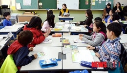 마주보는 책상 소통하는 수업