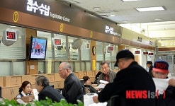 접수·수납 기다리는 환자들