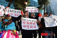 소녀상과 중국재한교민협회총회 회원들