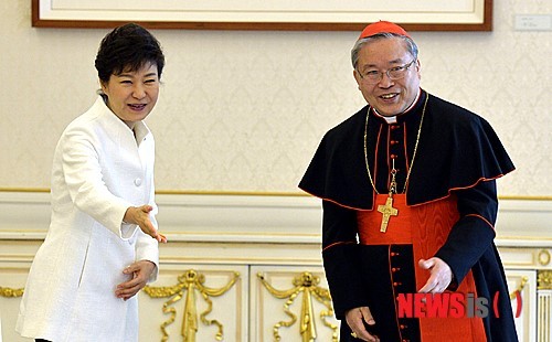 이재명 대통령, 레오 14세 교황에게 방북 제안