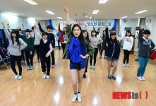 신나는 댄스로 학업 스트레스 날려 버려요!