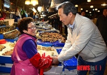 새벽 수산시장 찾은 정몽준 의원