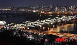 일몰 후 15분 뒤 켜진 한강대교 조명