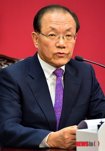 기자간담회 갖는 황우여 대표