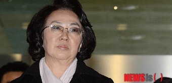 생각에 잠긴 박경실 대표이사