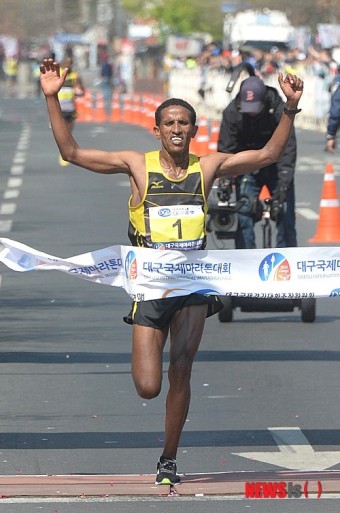 2014대구국제마라톤, 애드헤인 2시간6분51초 우승