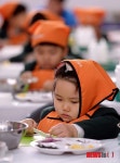 비빔밥 만들기에 빠진 동심