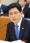 답변하는 법무장관