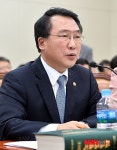 의원 질의 답변하는 방하남