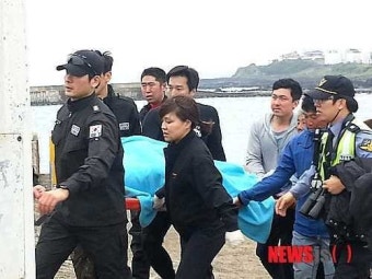 침몰된 부속선 60대 구조