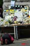 [세월호 참사]안산단원고 정문에서 큰절 하는 시민