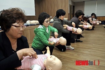 '영유아 심폐소생술은 이렇게!'