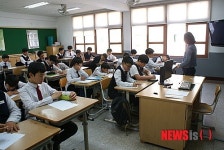 추모 편지 쓰는 여수구봉중