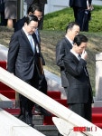 생각에 잠긴 김장수 외교안보실장과 수석들