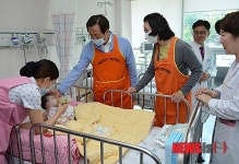 어린이날, 서울시립어린이병원 방문한 정몽준 의원