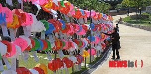 길게 달린 연등