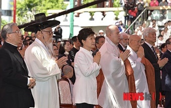 박 대통령, 부처님오신날 봉축 법요식 참석