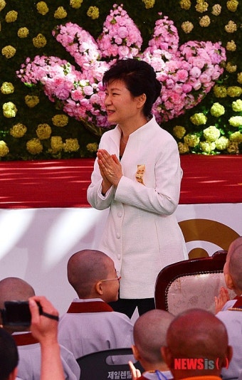 박근혜 대통령, 부처님 오신 날 법요식 참석