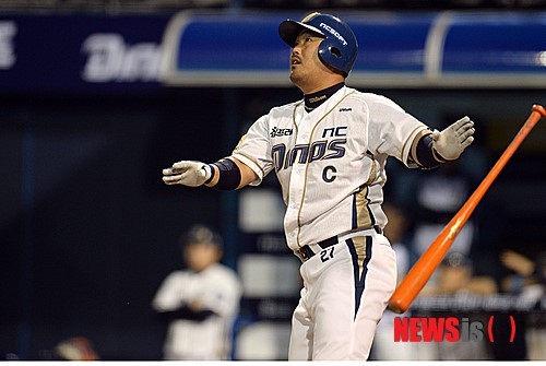 이호준의 결승 안타로 롯데, 두산에 5-4 역전승!