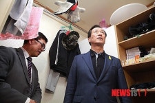 고시원 둘러보는 정몽준 후보