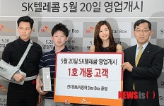 배우 전지현, 이정재 스타박스 프로모션 행사
