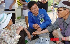 염태영 수원시장 후보, 어르신들과 대화