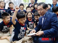 어린이집 찾은 박원순 후보