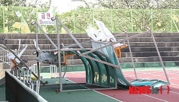 제주, 강풍으로 나뒹구는 체육시설