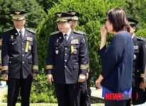 경찰청장, 59주년 현충일 경찰묘역 참배