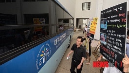 울분을 토하는 하늘소풍 회원들