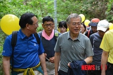 주말 여유있는 등산 문재인