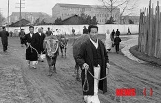 서울의 푸줏간 전, 소 끌고 가는 남자들