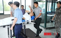 아군 오인사격에 다친 진 병장 국군강릉병원 이송