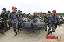 상륙기습기초훈련하는 포항제철중학교 학생들