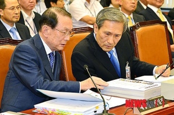 대화하는 김기춘-김관진