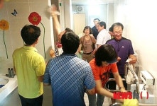 [뉴시스 앵글]복지시설서 봉사하는 보은군의원들