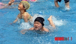 수영하는 아이들