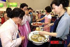 [인터뷰]암과 싸우며 20년째 꽃차 연구한 서울토박이